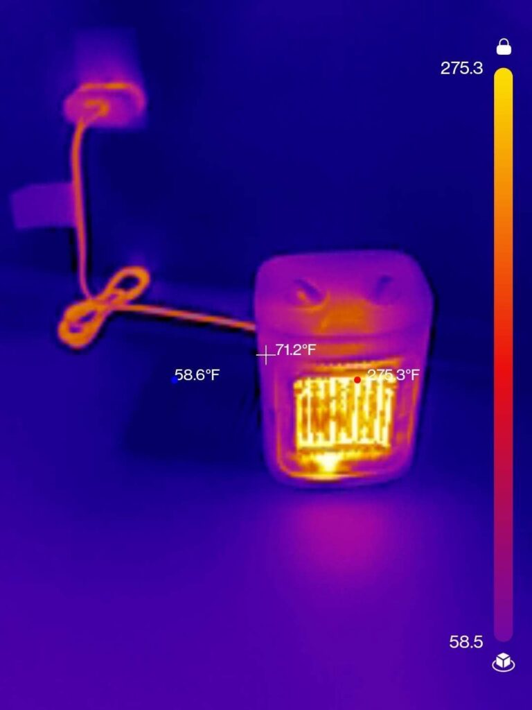 Thermal image of the Aikoper 1500W space heater showing heat output at the front grille