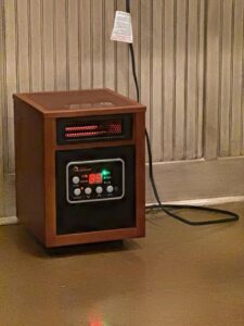 DR-968 infrared heater glowing while heating a small indoor room